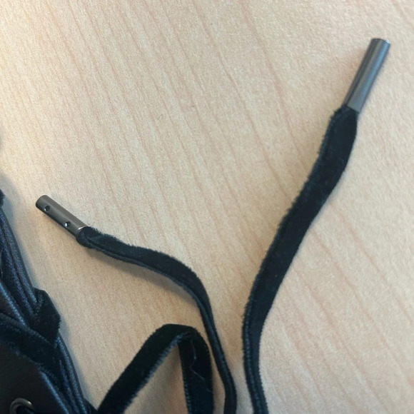 Guess Jeans vegan leather lace up pants with velvet laces size 4 (26 waste) NWT - Picture 5 of 9